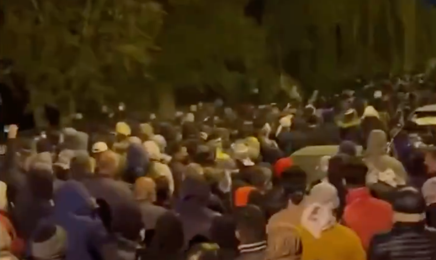 مظاهرات حاشدة لأهالي "مهاباد" خلال تشييع جثمان مواطن كردي قتله الحرس الثوري الإيراني