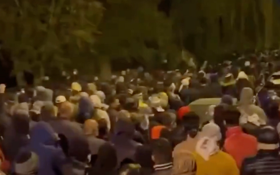 مظاهرات حاشدة لأهالي "مهاباد" خلال تشييع جثمان مواطن كردي قتله الحرس الثوري الإيراني