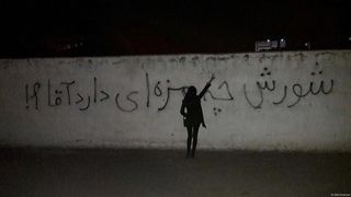 اتوبوس بیترمز جمهوری اسلامی به سمت پرتگاه؛ این اتوبوس کی به ته دره میرسد؟