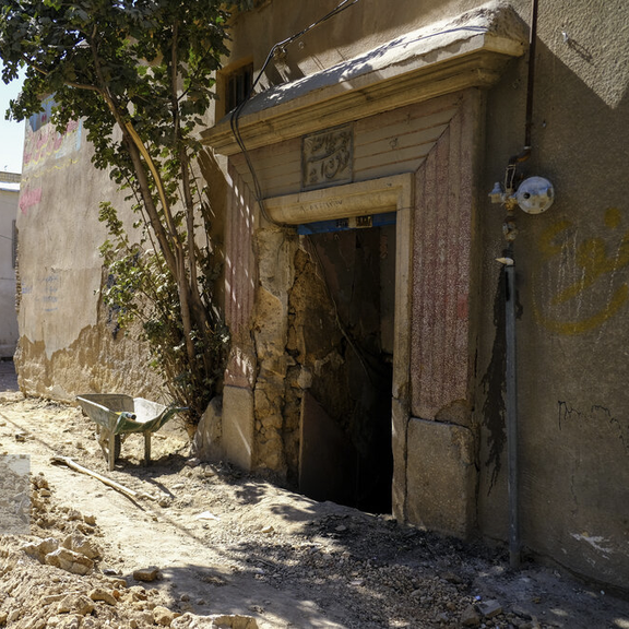 ایسنا: شهرداری یک حمام تاریخی دوره قاجار در شیراز را حین اجرای طرح کفسازی تخریب کرد