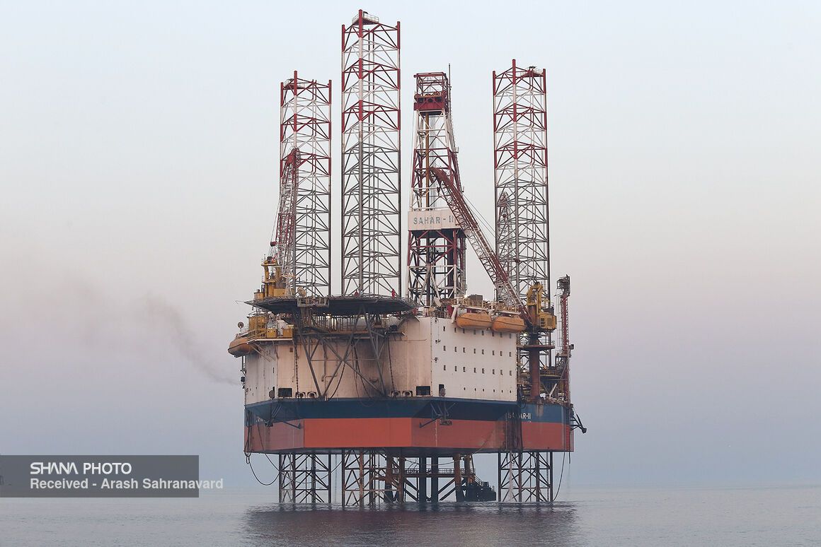 An oil drilling rig in southern Iran 