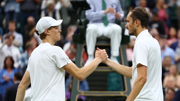 فینال استرالیا فراموش شد؛ حذف مرد شماره یک دنیای تنیس از ویمبلدون به دست مدودف
