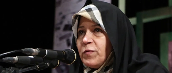 فائزة هاشمي مهاجمة الرئيس الإيراني وحكومته: "غير مؤهلين" لإدارة البلاد