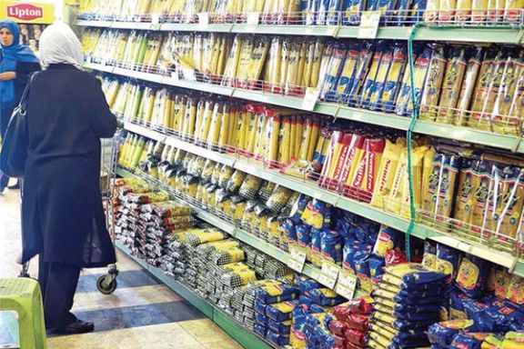 بعد الارتفاع الحاد في الأسعار.. "تقنين" شراء المعكرونة في السوق الإيرانية