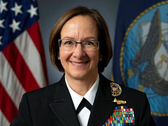 با تایید سنای آمریکا، لیسا فرانکتی، به عنوان اولین زن، فرمانده نیروی دریایی آمریکا شد
