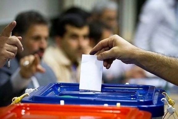 An Iranian casting a vote in an election