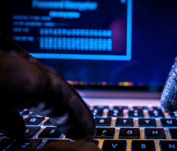 قراصنة تابعون لنظام طهران يهاجمون البنية التحتية لدولة الإمارات 