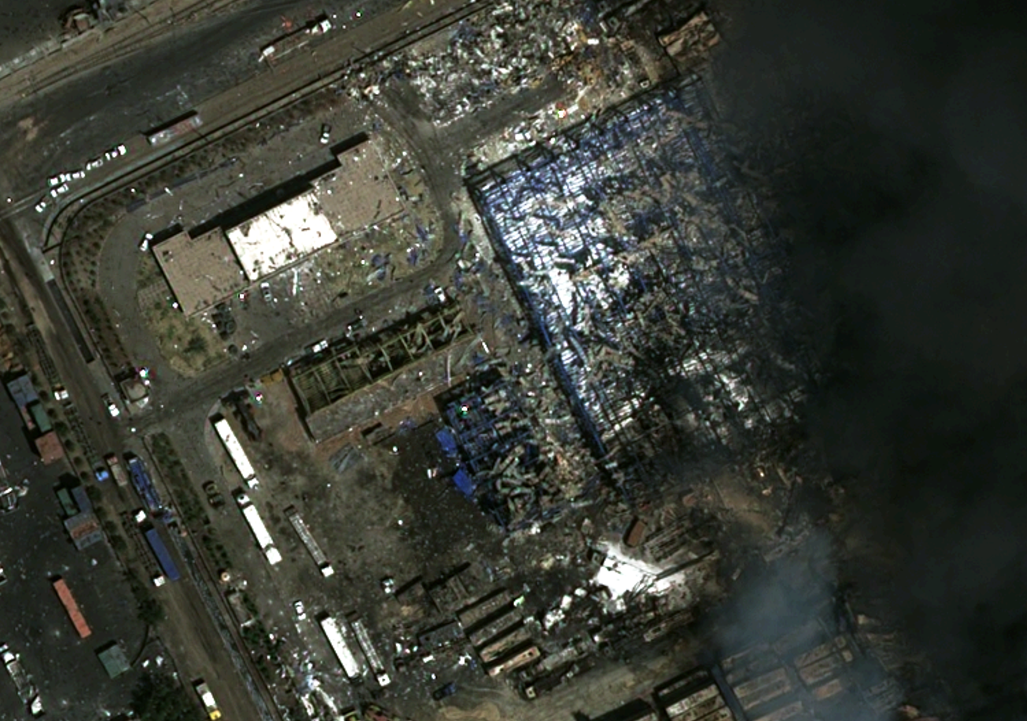 ساختمان اداری شرکت توسعه خدمات دریایی و بندری سینا در ضلع شمال غربی محوطه