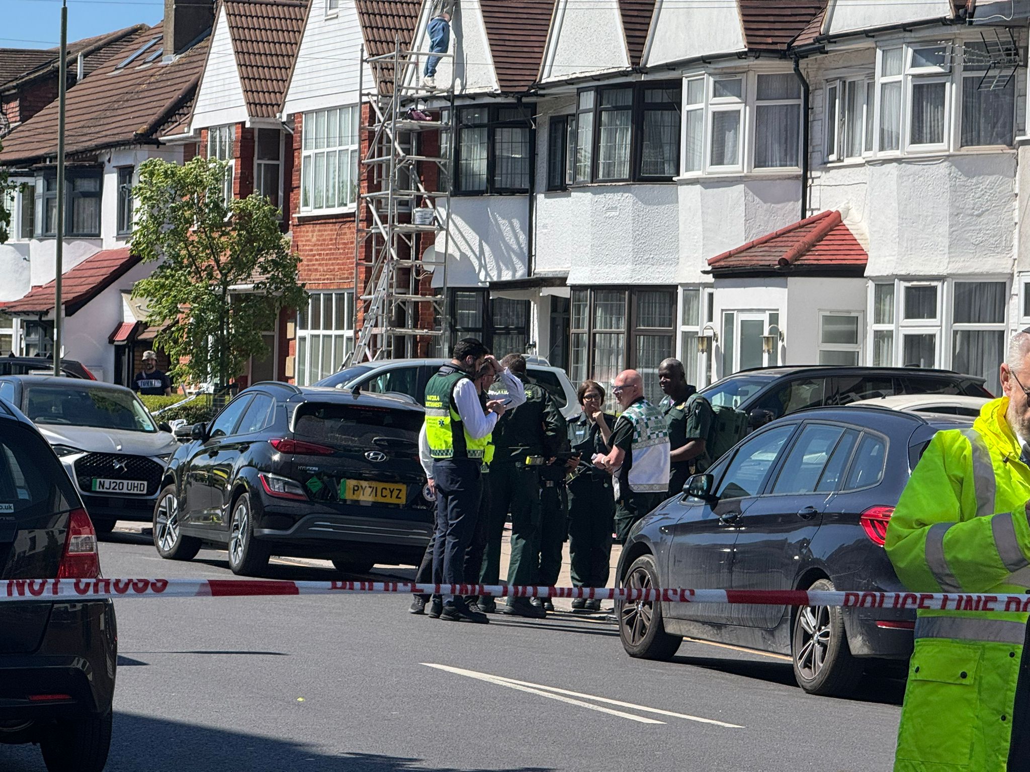 حمله با چاقو به عابران در منطقه یهودیان در شمال لندن دو زخمی بر جا گذاشت