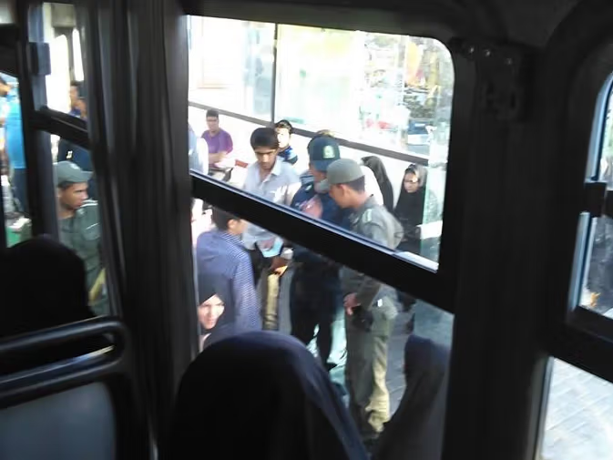 پلیس در ایران تلفن همراه افغان‌ها را به ظن «همکاری با اسرائيل» ضبط و بازرسی می‌کند