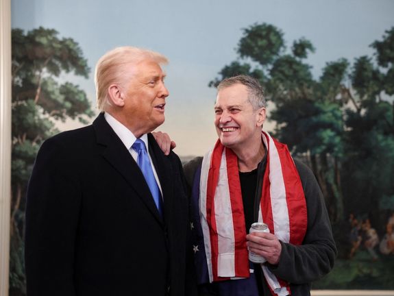 ترامپ با مارک فوگل، معلم آمریکایی آزادشده از روسیه دیدار کرد