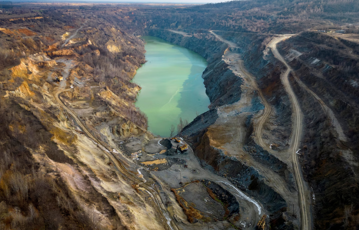 رویترز: ترامپ ممکن است به دنبال توافقی ساده‌شده درباره منابع معدنی اوکراین باشد