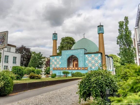 ألمانيا تداهم مكاتب مركز هامبورغ الإسلامي التابع لإيران بسبب علاقاته بـ"حزب الله الإرهابي"