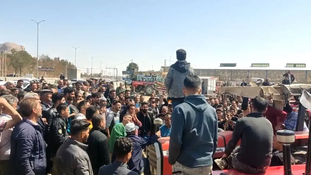 ماموران به تجمع معترضان به بحران بی‌آبی و خشکی زاینده‌رود در اصفهان حمله کردند