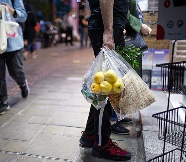 ارتفاع أسعار الغذاء في إيران.. وتوقعات بوصول التضخم إلى 60 في المائة