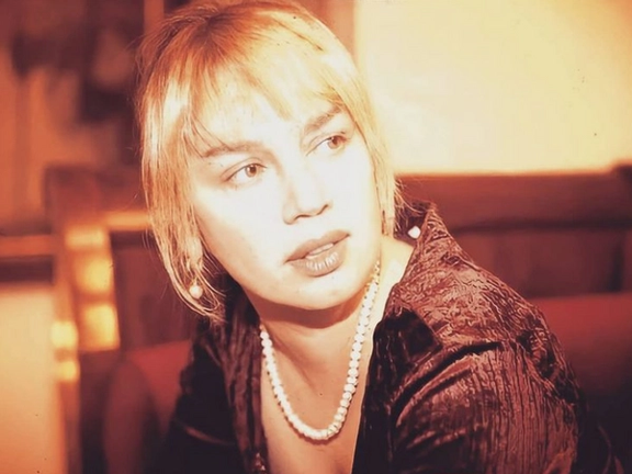 سزن آکسو، خواننده سرشناس ترکیه، با انتشار متنی از اعتراضات زنان ایران حمایت کرد