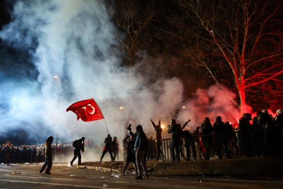 تظاهرات مردمی در استانبول در اعتراض به بازداشت اکرم اماماوغلو، شهردار این شهر، چهارم فروردین