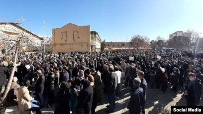 شورای سازماندهی اعتراضات کارگران پیمانی نفت از تجمع سه‌شنبه معلمان حمایت کرد