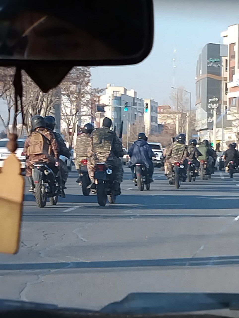 محاصره مردم عزادار و شلیک به آن‌ها در مراسم چهلم جاویدنامان در آبدانان