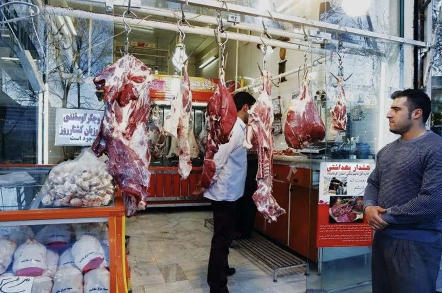 ایلنا: دستمزد هشت ساعت کار روزانه یک کارگر  پول خرید ۲۵۰ گرم گوشت قرمز هم نمی‌شود