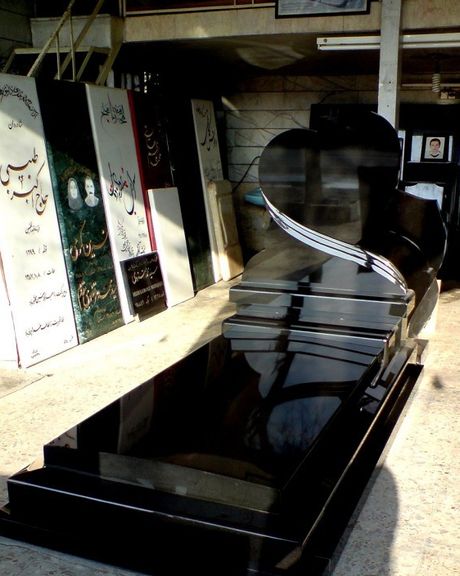 پایگاه خبری رکنا از افزایش ۳۵ درصدی قیمت سنگ قبر در یک سال گذشته خبر داد