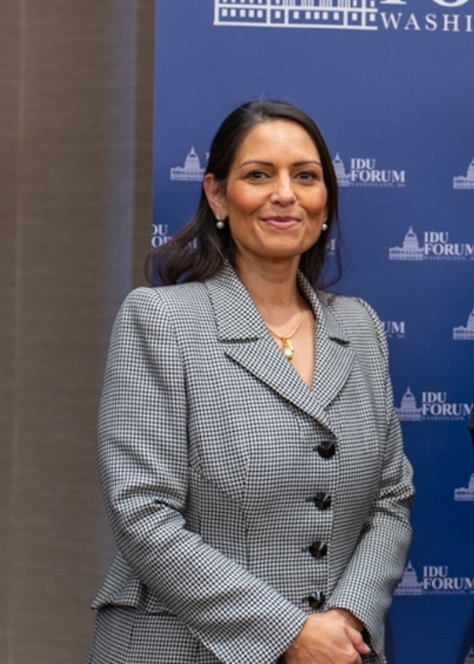 وزیر کشور پیشین بریتانیا: ما در کنار ایرانیانی ایستاده‌ایم که برای آزادی مبارزه می‌کنند