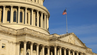 سناتور دموکرات میگوید هدف قطعنامه، جلوگیری از ورود آمریکا به جنگ با ایران است