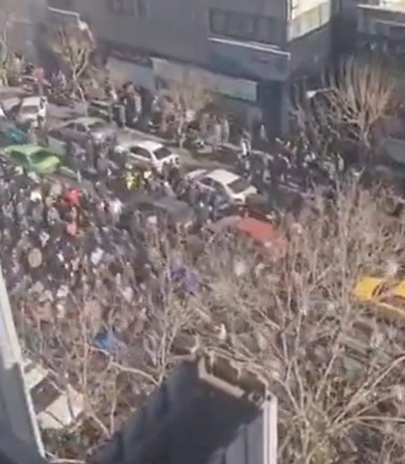 بازتاب اعتراضات سراسری در رسانه‌های جهان؛ از تهدید ترامپ تا چشم‌انداز بقای حکومت