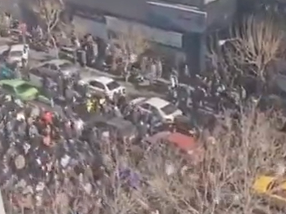 بازتاب اعتراضات سراسری در رسانههای جهان؛ از تهدید ترامپ تا چشمانداز بقای حکومت