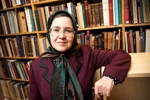 خبيرة إيرانية بالشؤون الإسلامية لخامنئي: أنت مسؤول عن عواقب فرض "الحجاب الإجباري"