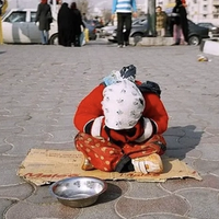 7 ملايين شخص في إيران يعانون الجوع..وخبير اقتصادي: "نتيجة كارثية لغباء وخيانة وطمع" النظام