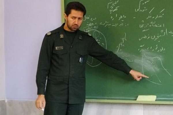 فشار امنیتی مسئولان به معلمان برای خبرچینی درباره صحبت سیاسی در مدارس