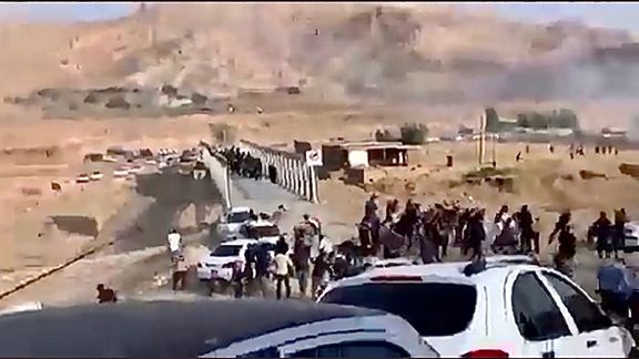 People in the Lorestan cemetery where security forces opened fire on October 27, 2022