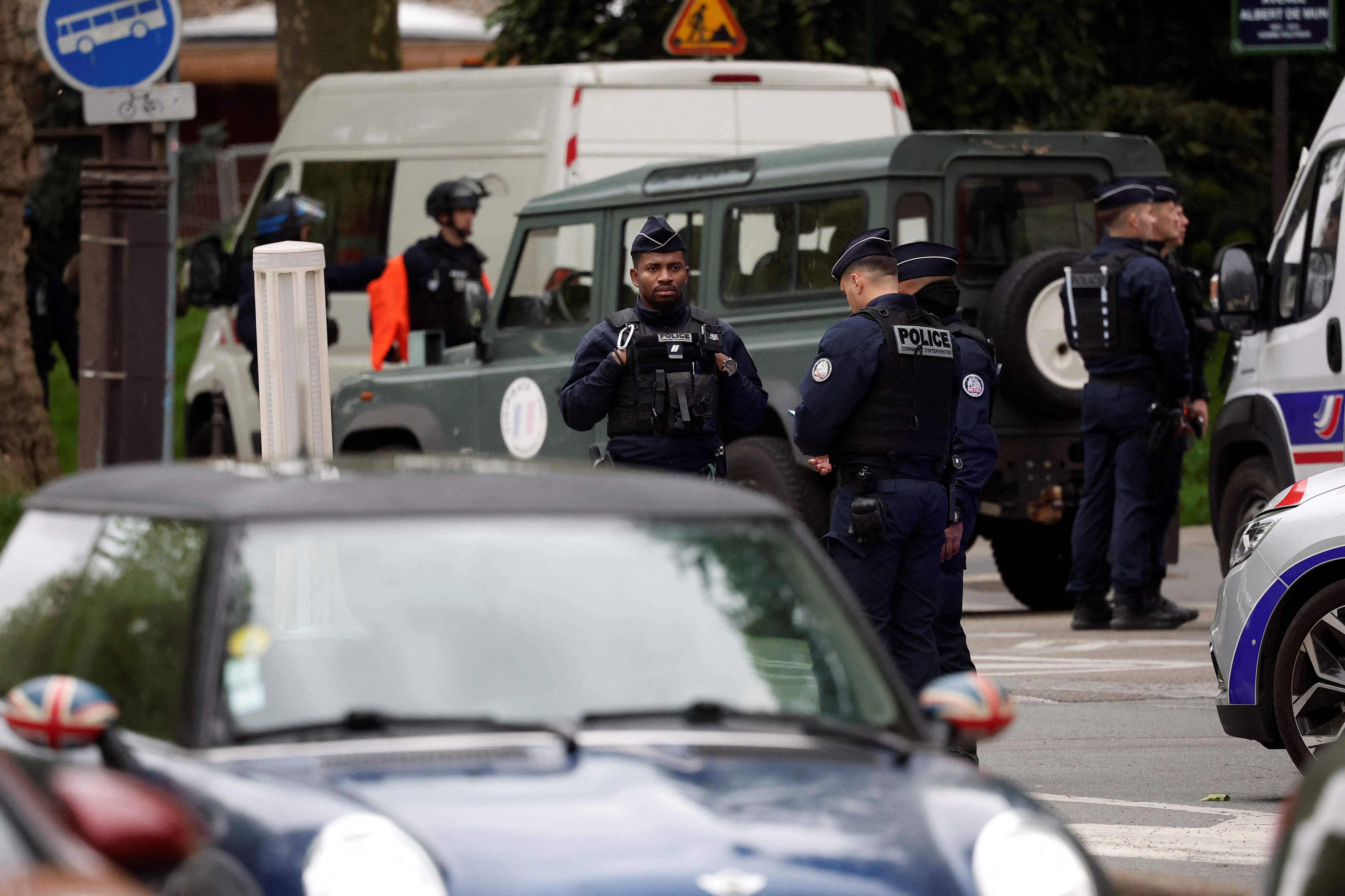 بازداشت مردی که تهدید به منفجر کردن خود در کنسولگری جمهوری اسلامی در پاریس کرد