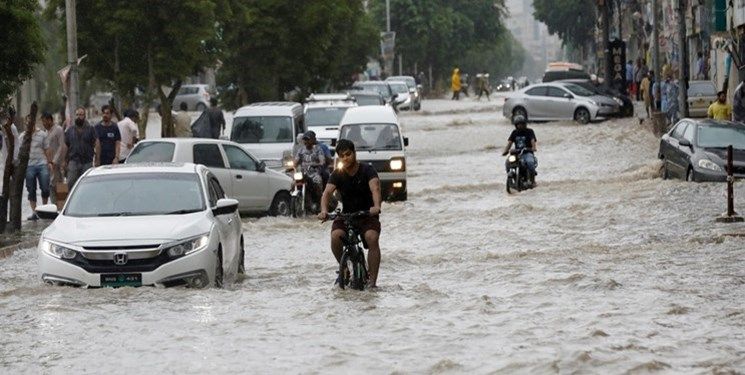 هشدار قرمز سیل در ۷ استان ایران؛ خیابان‌های ایلام و اهواز زیر آب رفتند