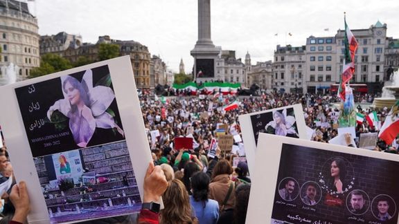 A large crowd gathered in London to support Iranian protesters. October 1, 2022