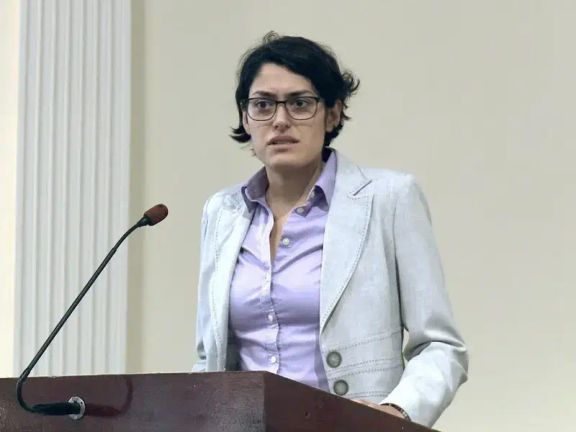 "فري بيكون":البنتاغون يؤكد استمرار التصريح الأمني لآرين طباطبائي رغم اتهام "صلاتها بطهران"