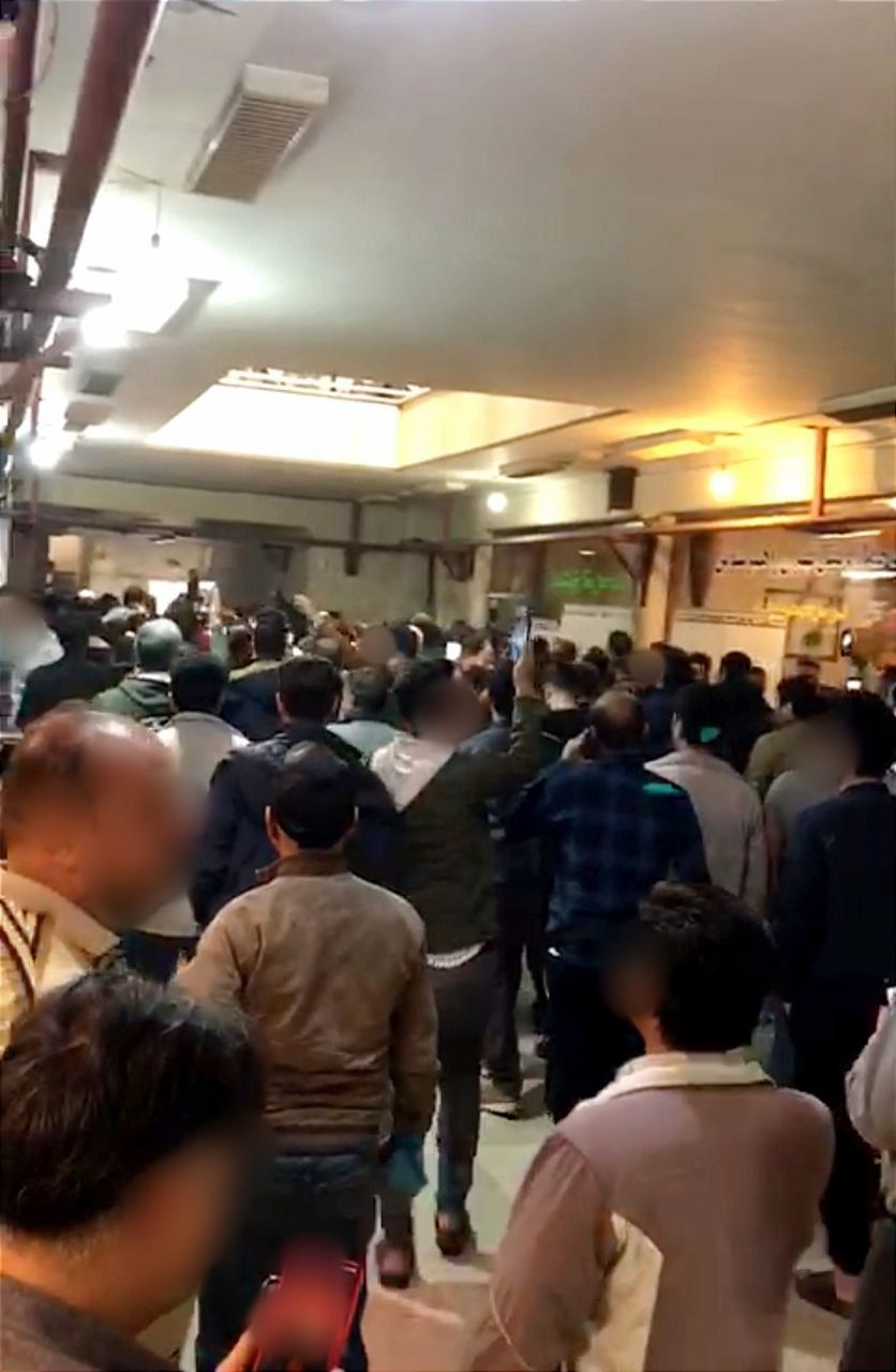 انتفاضة إيران: إضراب لأصحاب المتاجر والصناعات والخدمات والعمال والسائقين عن العمل 