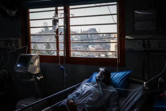 A patient lies on a bed at Masih Daneshvari Hospital in Tehran on December 1, 2025, as unhealthy air pollution strains vulnerable groups