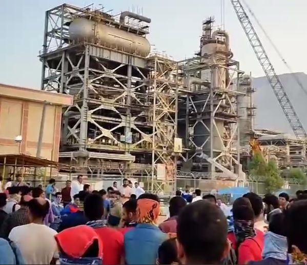 عمال بتروكيماويات عسلوية جنوبي إيران يدعمون المحتجين بالإضراب عن العمل