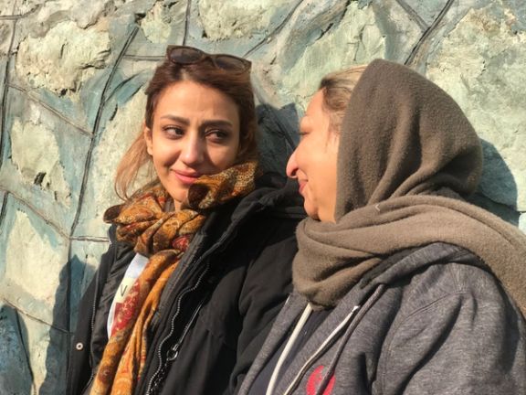 آزار و اذیت خانوادههای دادخواه؛ ماموران مریم کریمبیگی و شهناز اکملی را بازجویی کردند