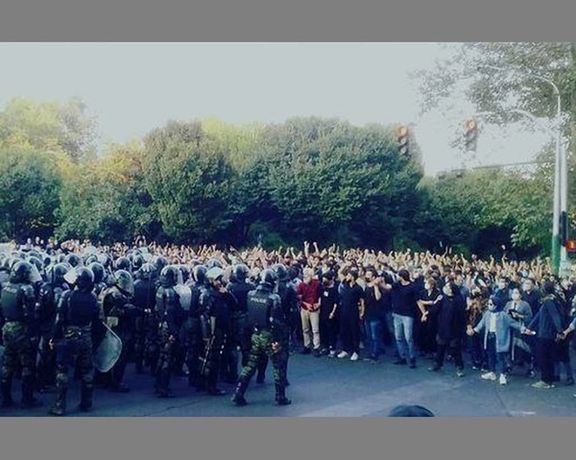 حصاد 200 يوم من انتفاضة الإيرانيين.. مقتل 537 مواطنا بيد الأمن وإعدام 309 بهدف "الترهيب"