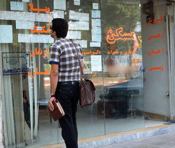 ارتفاع الإيجارات يجبر سكان العاصمة الإيرانية على تركها وتخزين أثاثهم في حاويات رخيصة