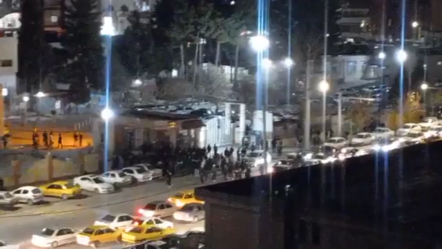 إطلاق نار واختطاف جرحى واقتحام مستشفيات.. قمع أمني بلا حدود في "ملكشاهي" بإيران 