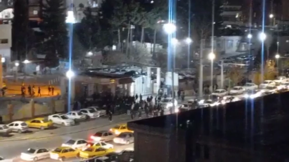 إطلاق نار واختطاف جرحى واقتحام مستشفيات.. قمع أمني بلا حدود في "ملكشاهي" بإيران