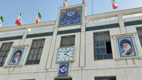 خبرگزاری ایلنا: یک کارگر پیمانکاری شهرداری مشهد بهعلت تعلیق از کار دست به خودسوزی زد