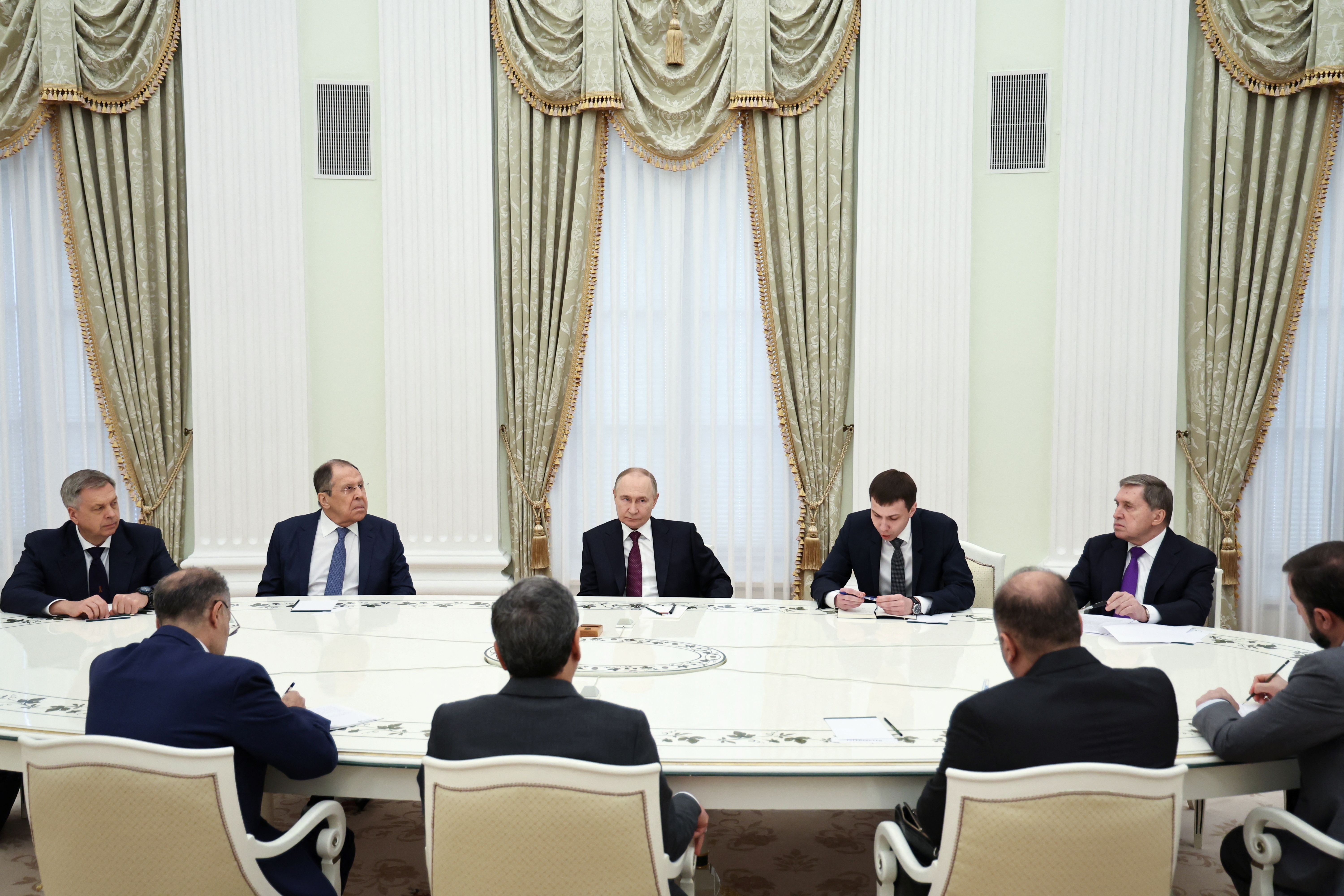 A view from the meeting between Araghchi and Putin 