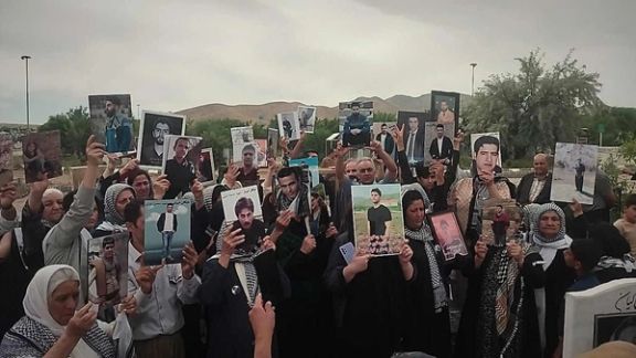 مقاومت خانوادههای دادخواه مقابل فشارهای مستمر امنیتی در سال گذشته