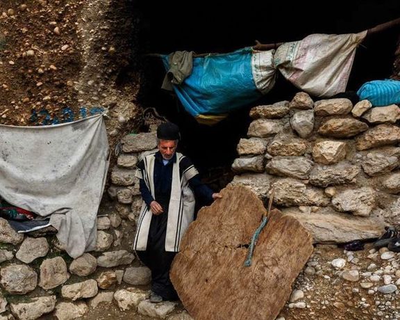 أكثر من 25 مليون إيراني تحت خط الفقر.. وعائلات ما زالت تعيش في كهوف