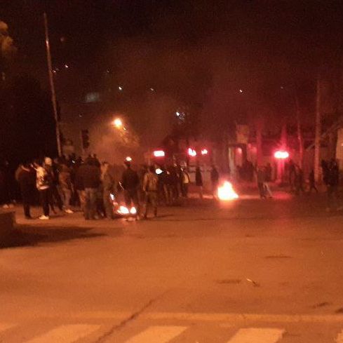 مظاهرات في شوارع سميرم وكامياران وهتافات ليلية في طهران ضد خامنئي